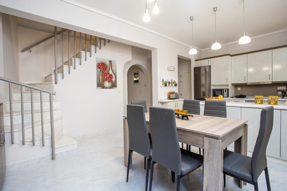 Coffee/tea facilities, Kitchen or kitchenette, Dining area