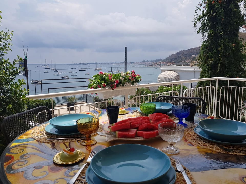 Balcony/Terrace, Decorative detail, Beach, Landmark view, Mountain view, Sea view