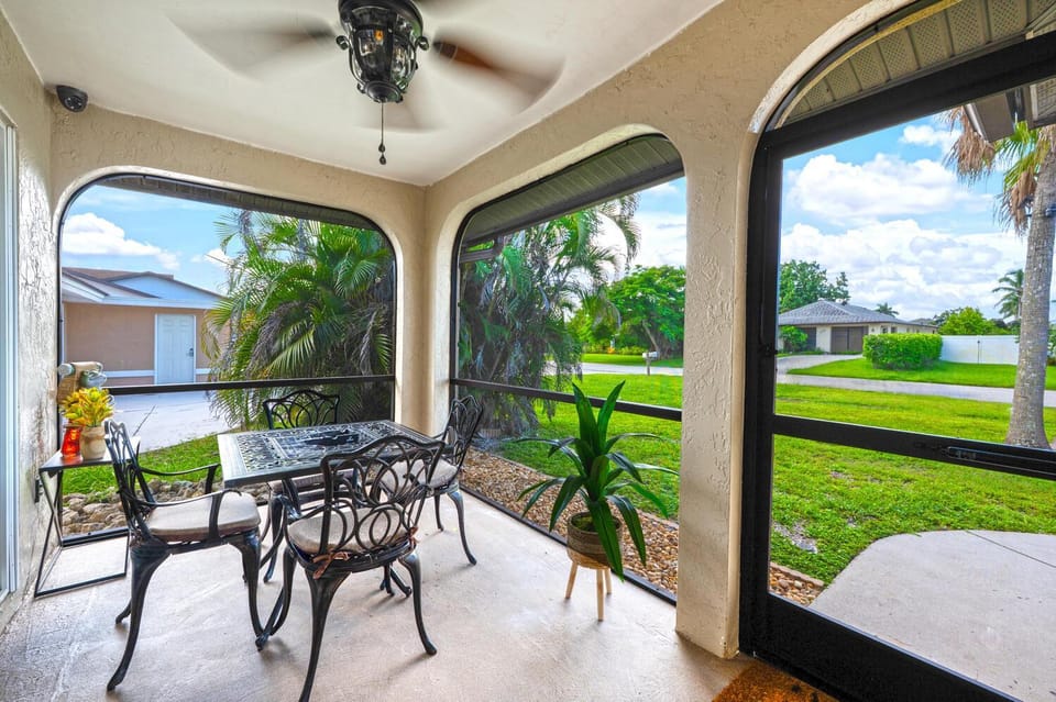 Naples Getaway House in Naples Park