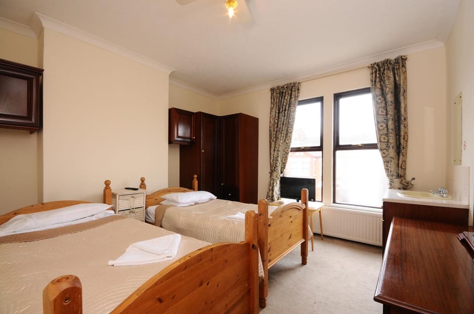 Property building, Photo of the whole room, Bedroom