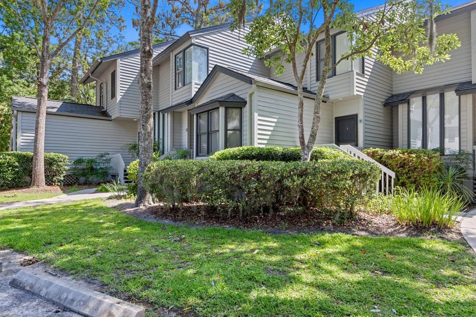 Property building, Facade/entrance, Garden