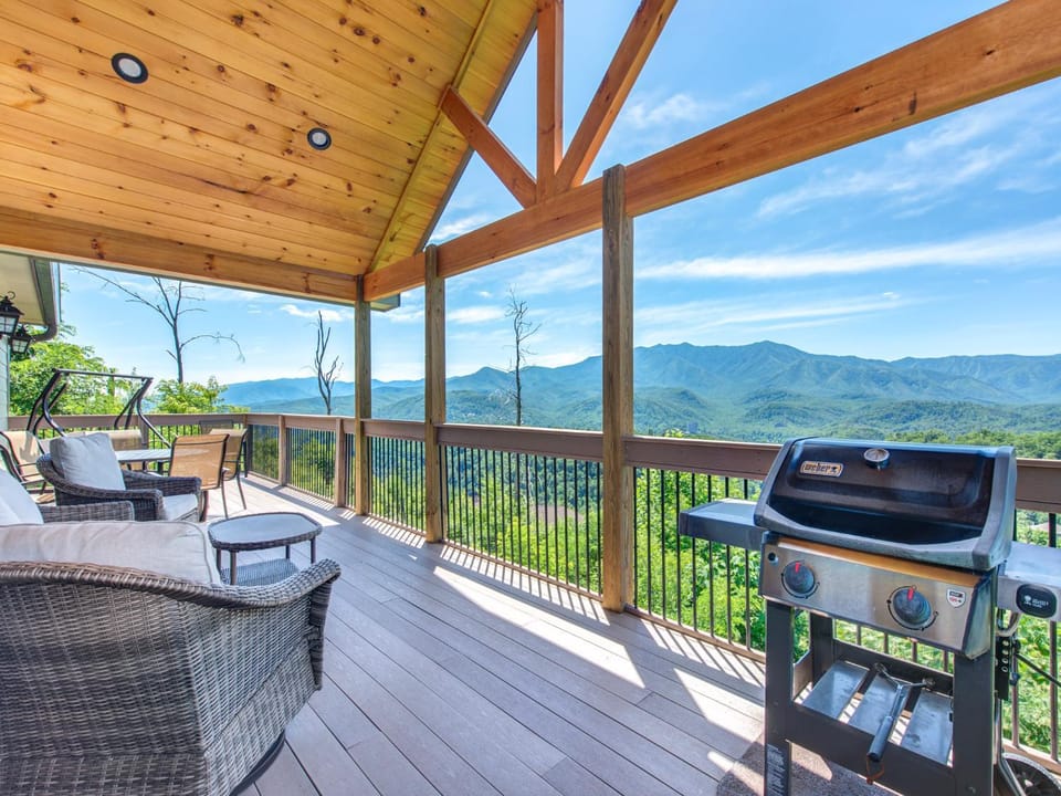 Hello Smokys House in Gatlinburg