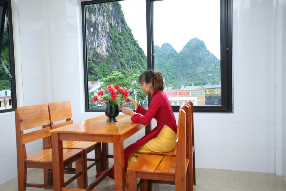 Day, People, Natural landscape, Seating area, Dining area, Mountain view