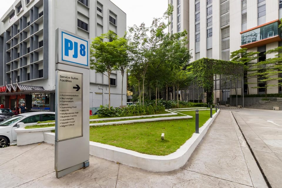 Property building, Facade/entrance, Property logo or sign