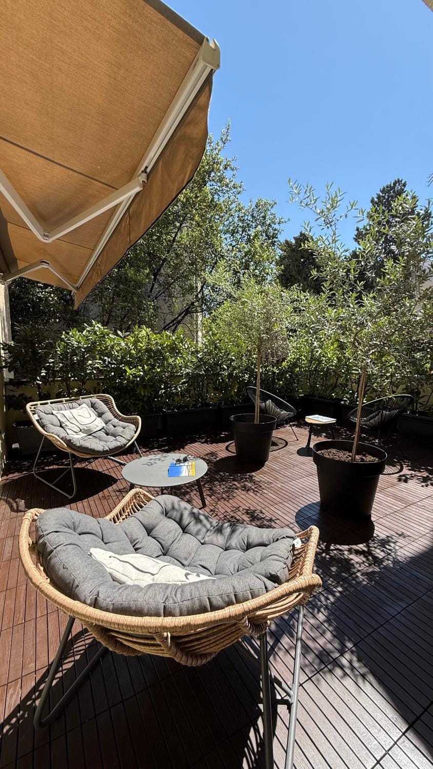 Patio, Day, Garden view, sunbed
