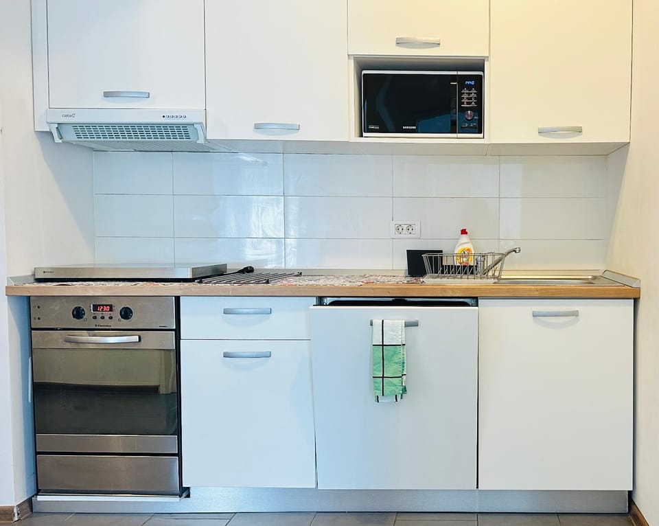 Kitchen or kitchenette, dishwasher, microwave, oven