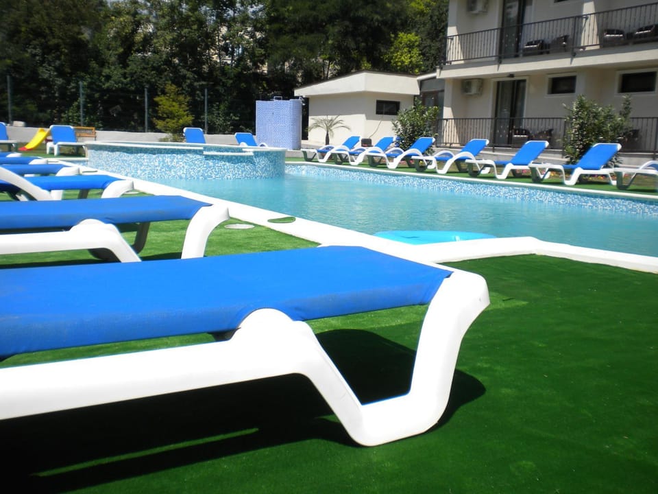 Swimming pool, Swimming pool