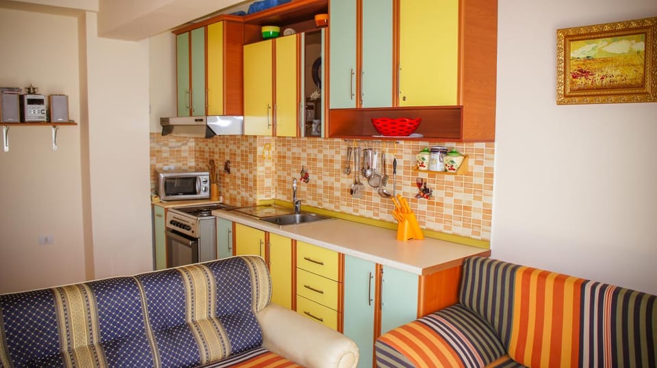 Family, Family, minibar, kitchen