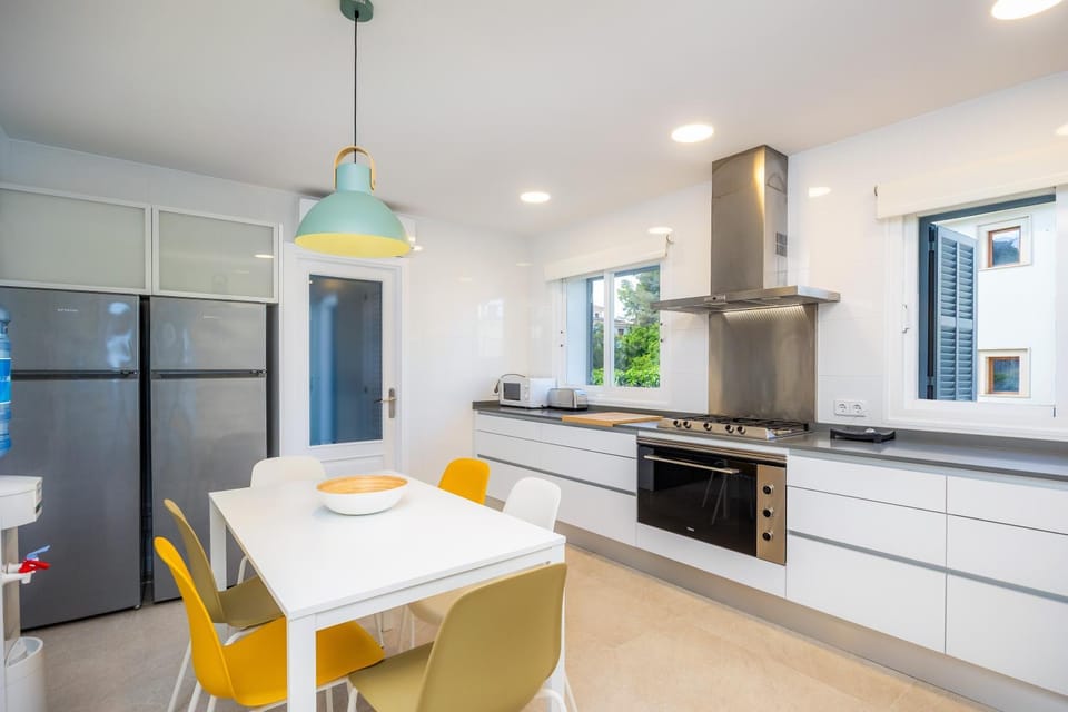 Property building, Kitchen or kitchenette, Living room