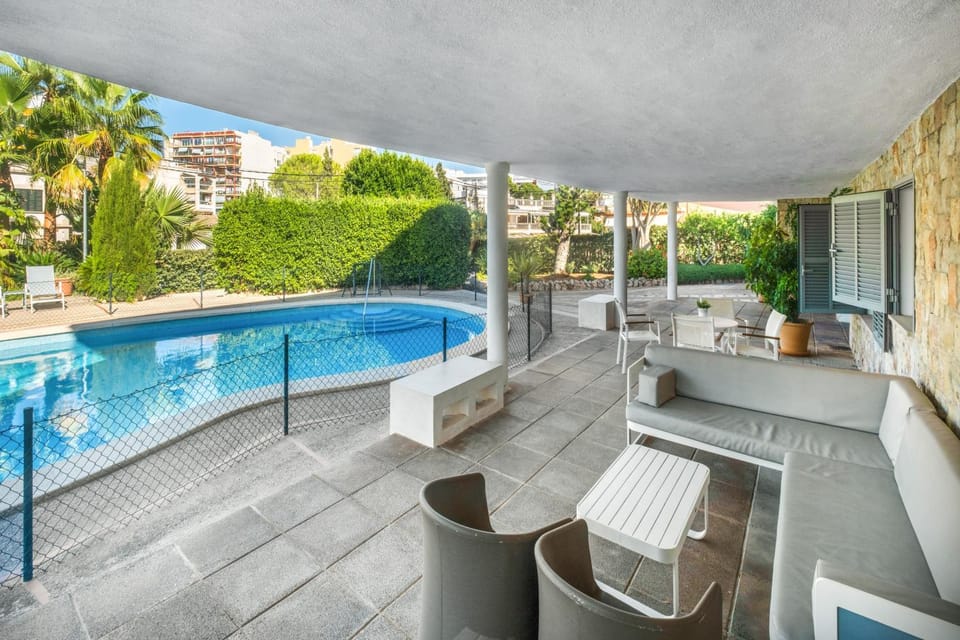 Property building, Balcony/Terrace, Living room, Swimming pool