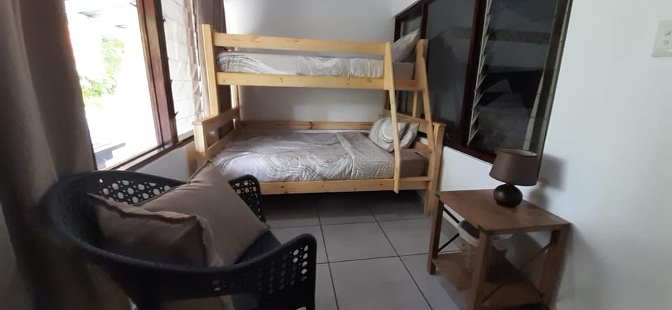 Bedroom, bunk bed