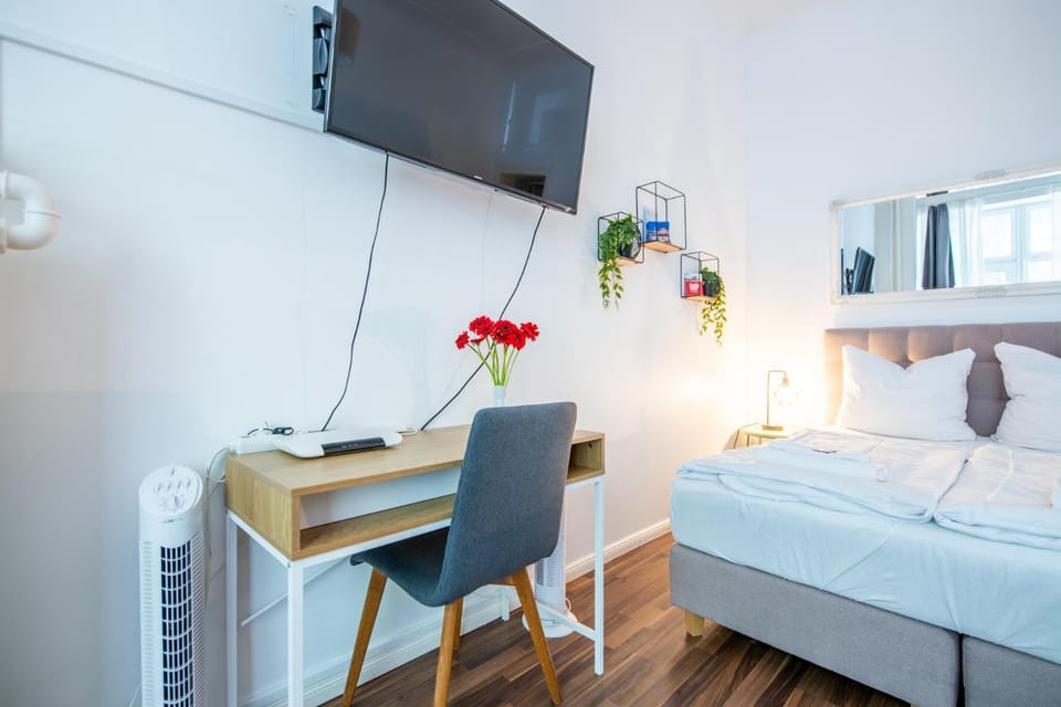 DROY by ROCKCHAIR Apartments l SUPERHOST Status l 2 Bedroom Boxspringbeds next to Center "Kurfürstendamm" - Cozy Family & Business Flair welcomes you! Apartment in Berlin
