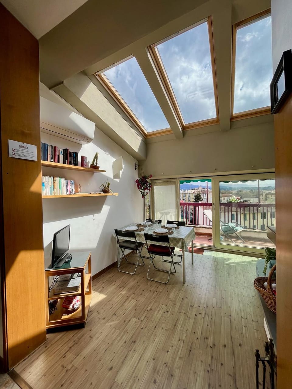 TV and multimedia, Living room, Seating area