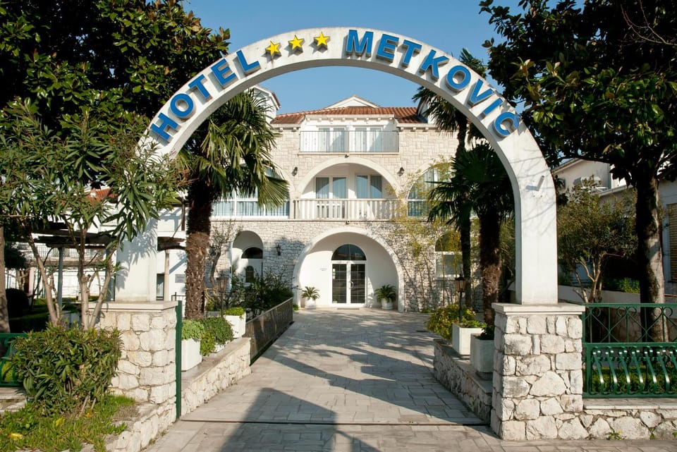 Property building, Facade/entrance