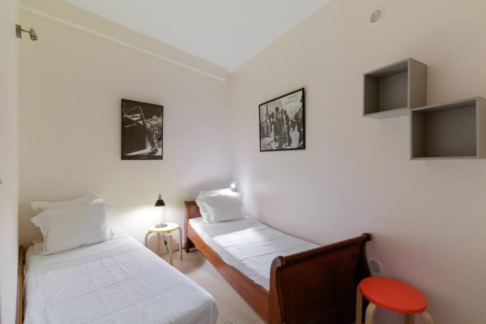 Charming 2 Bedroom Apartment in the Heart of Paris Apartment in Paris