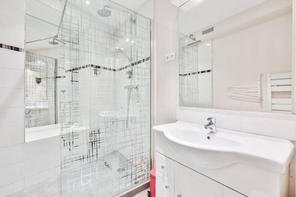 Charming 2 Bedroom Apartment in the Heart of Paris Apartment in Paris
