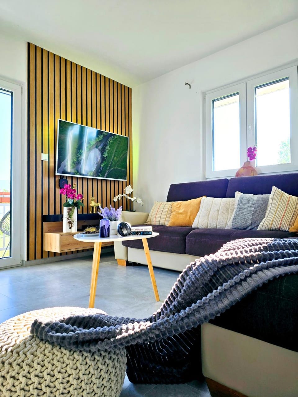 Communal lounge/ TV room, TV and multimedia, Living room, Seating area, Evening entertainment