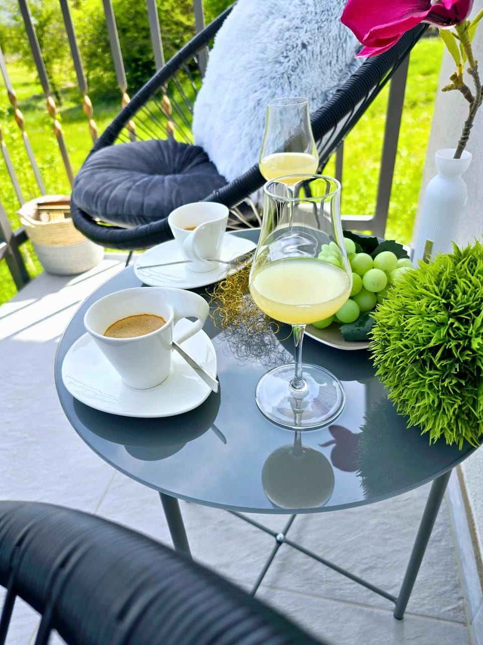 Patio, Day, View (from property/room), Balcony/Terrace, Balcony/Terrace, Food and drinks, Seating area, Drinks