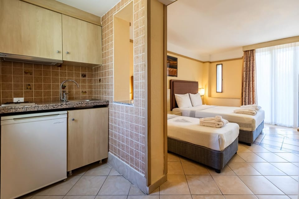 Photo of the whole room, kitchen