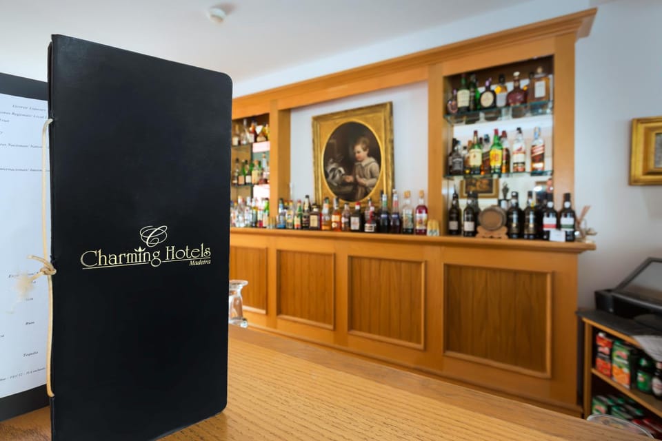 Restaurant/places to eat, Lounge or bar