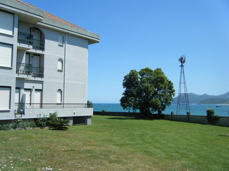 Facade/entrance, Garden, View (from property/room)