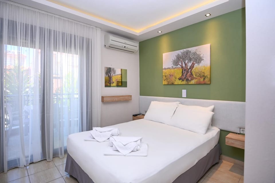 Bed, Bedroom, air conditioner