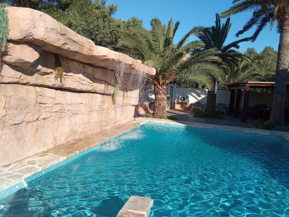 Day, Swimming pool