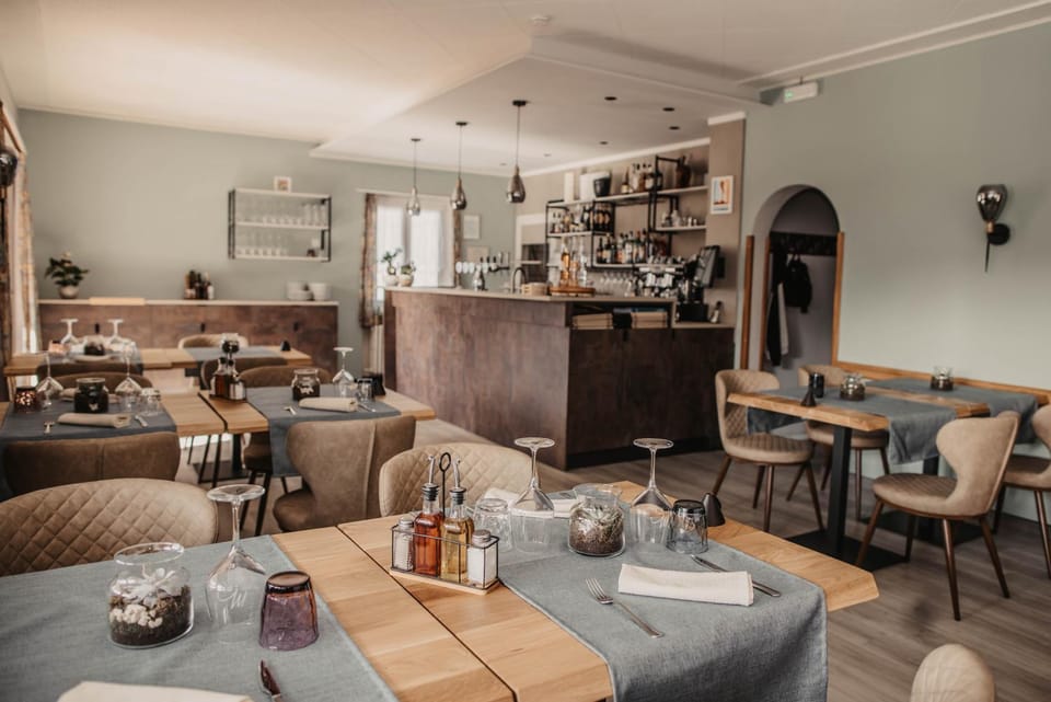 Restaurant/places to eat, Lobby or reception