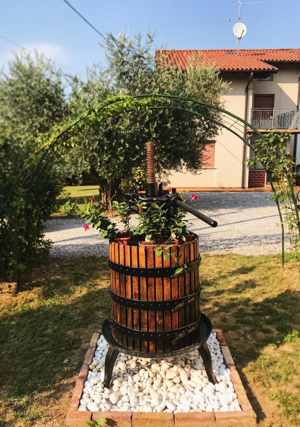 Facade/entrance, Decorative detail, Garden view