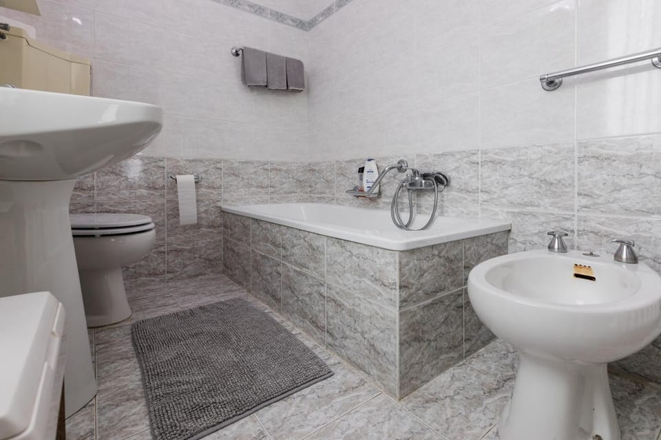Bathroom, Bath