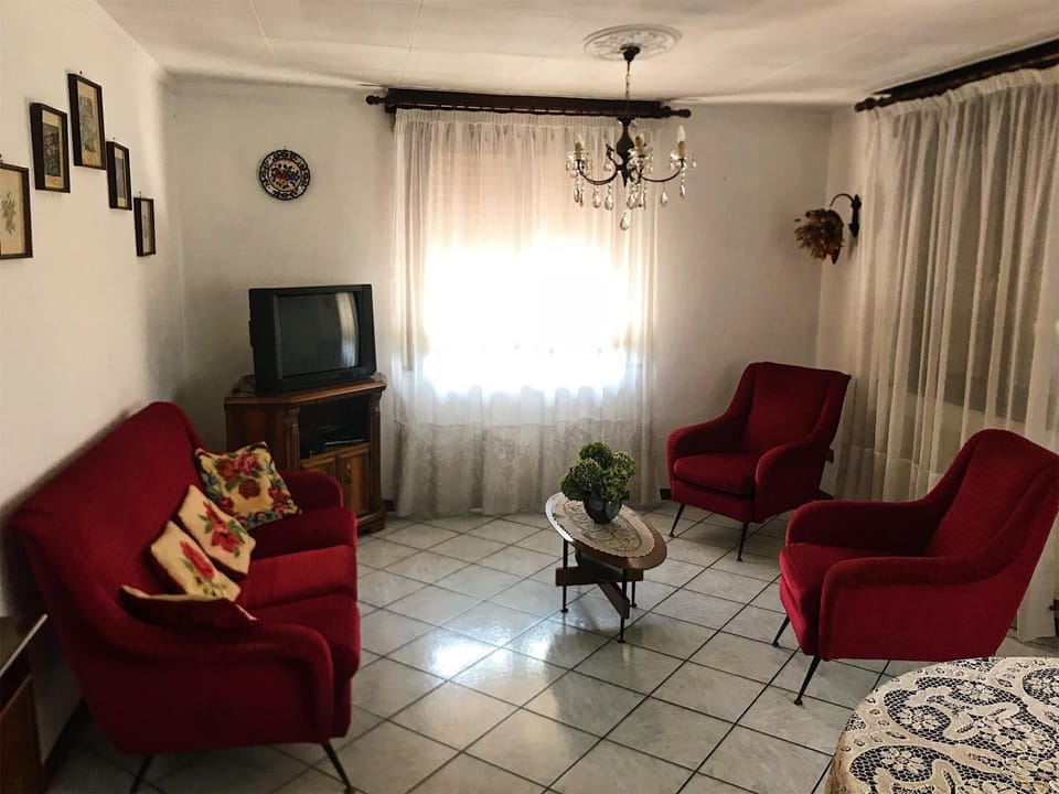 Communal lounge/ TV room, TV and multimedia, Living room