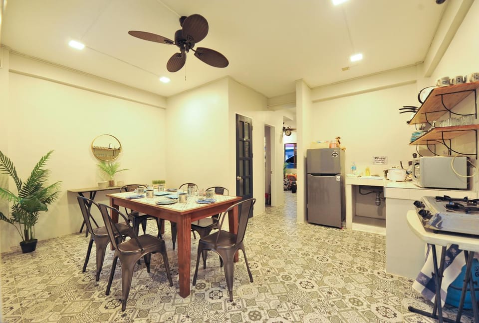 Restaurant/places to eat, Dining area