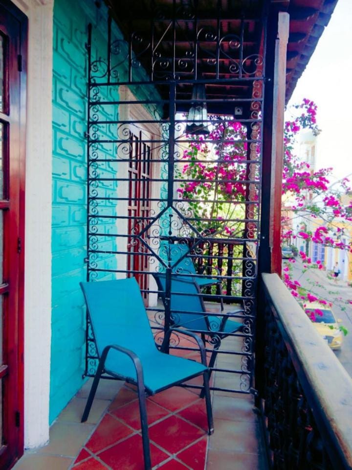 Balcony/Terrace, Street view