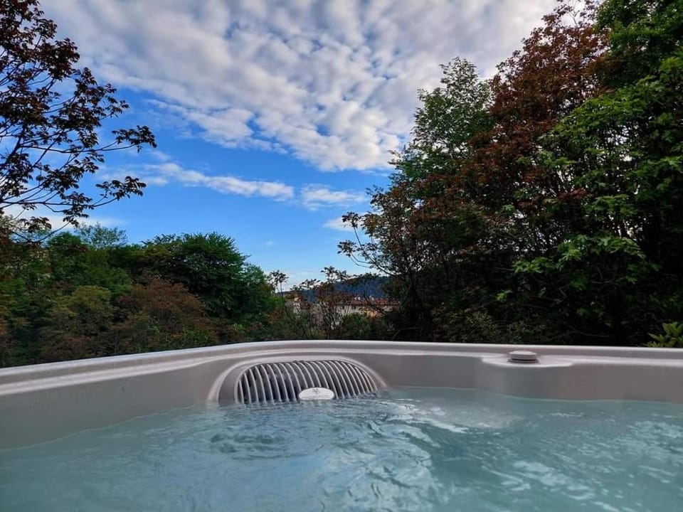 La Casa Rosa di Segusino with SPA Jacuzzi in garden House in Veneto