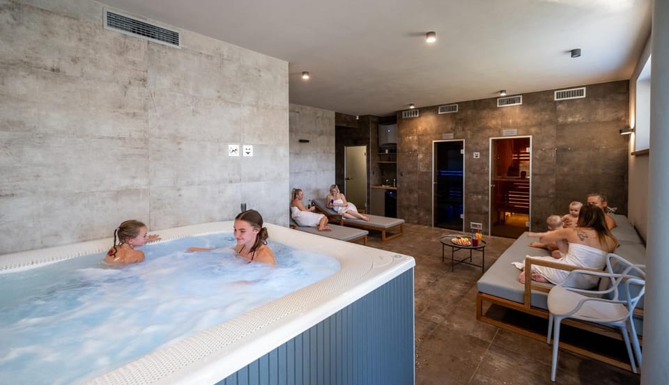 Hot Tub, Spa and wellness centre/facilities