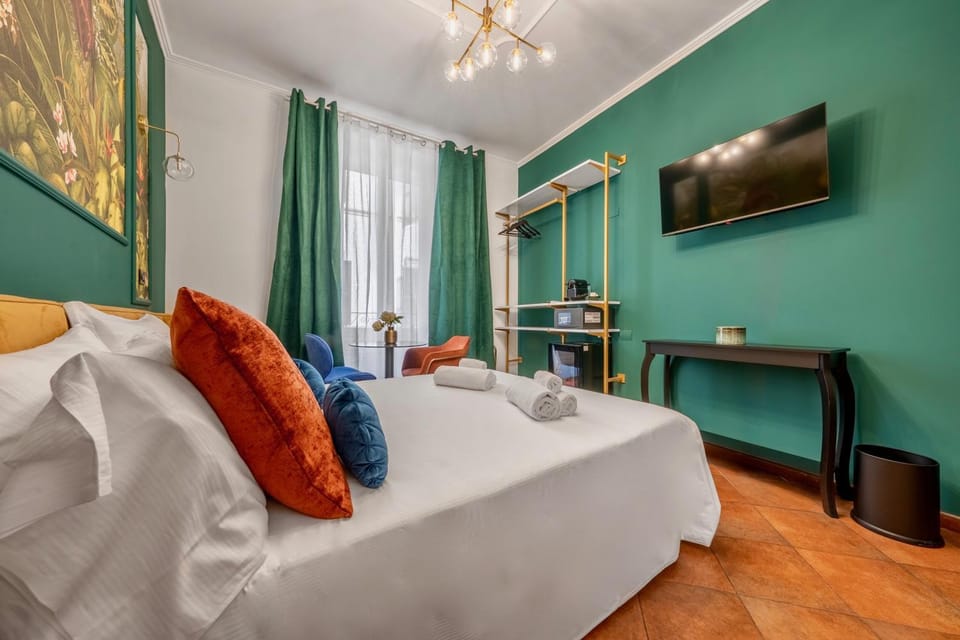 Bed, TV and multimedia, Photo of the whole room, Evening entertainment, Bedroom, towels