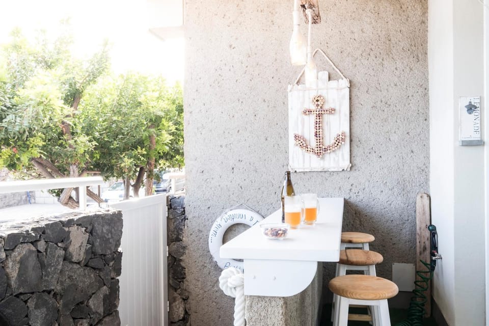 Balcony/Terrace, Banquet/Function facilities, Alcoholic drinks, Non alcoholic drinks, Family