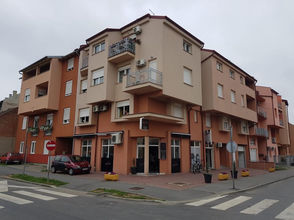 Facade/entrance