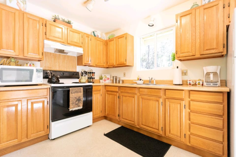 'Ama'u Lani Cottage House in Volcano