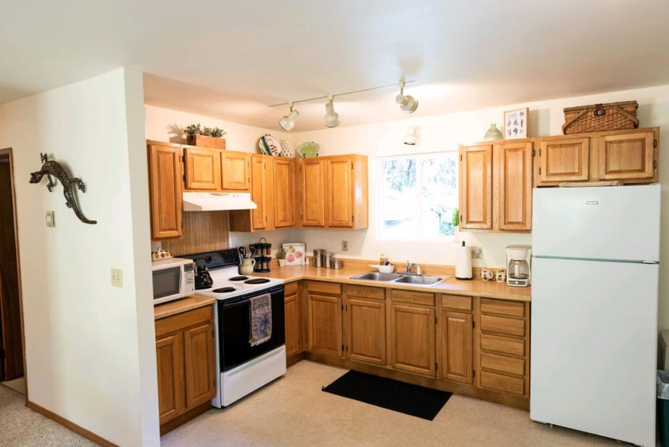 'Ama'u Lani Cottage House in Volcano