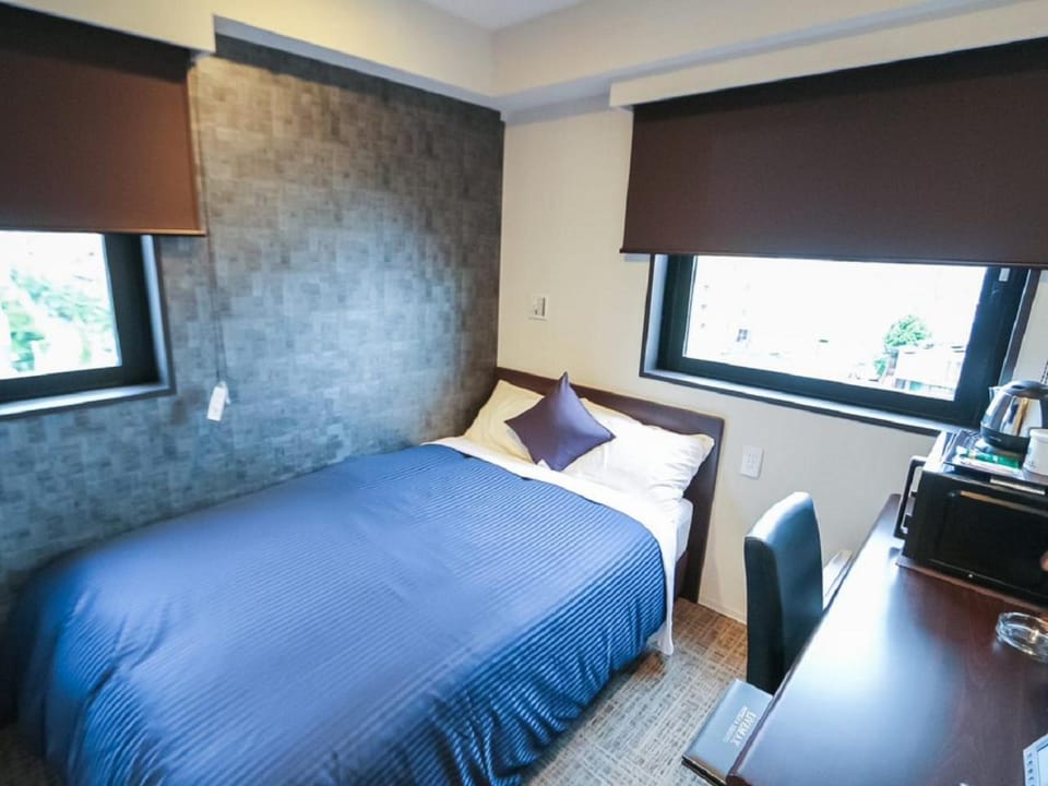Bed, Photo of the whole room, hair dresser