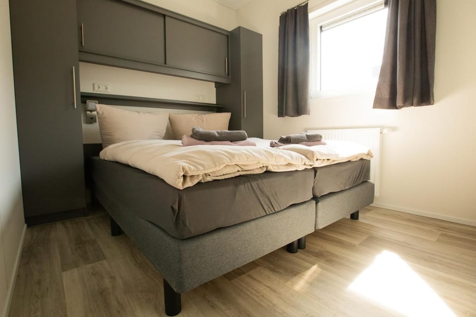 Bed, Photo of the whole room, Bedroom, towels