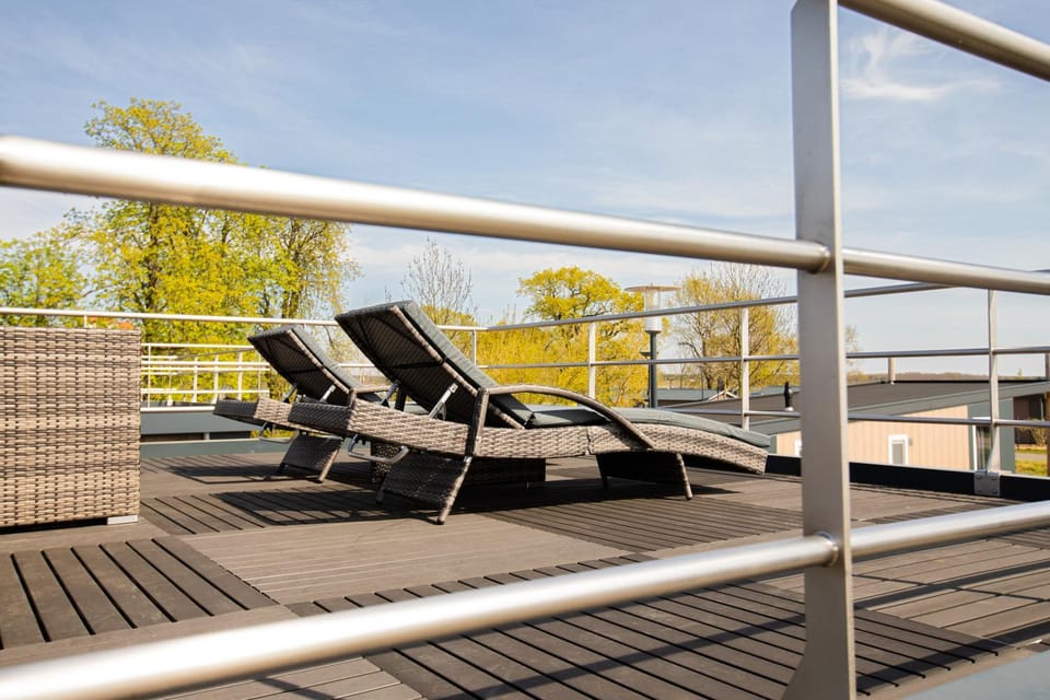 View (from property/room), Balcony/Terrace, sunbed