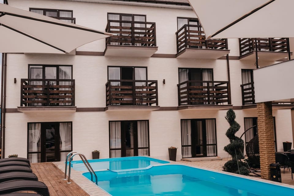 Property building, Swimming pool, Swimming pool