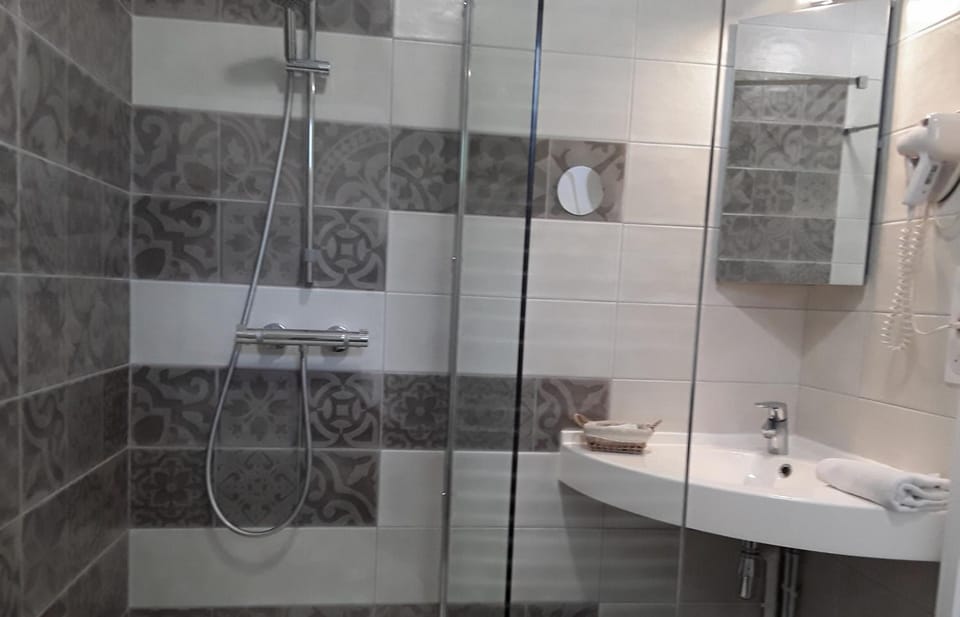 Bathroom, Decorative detail