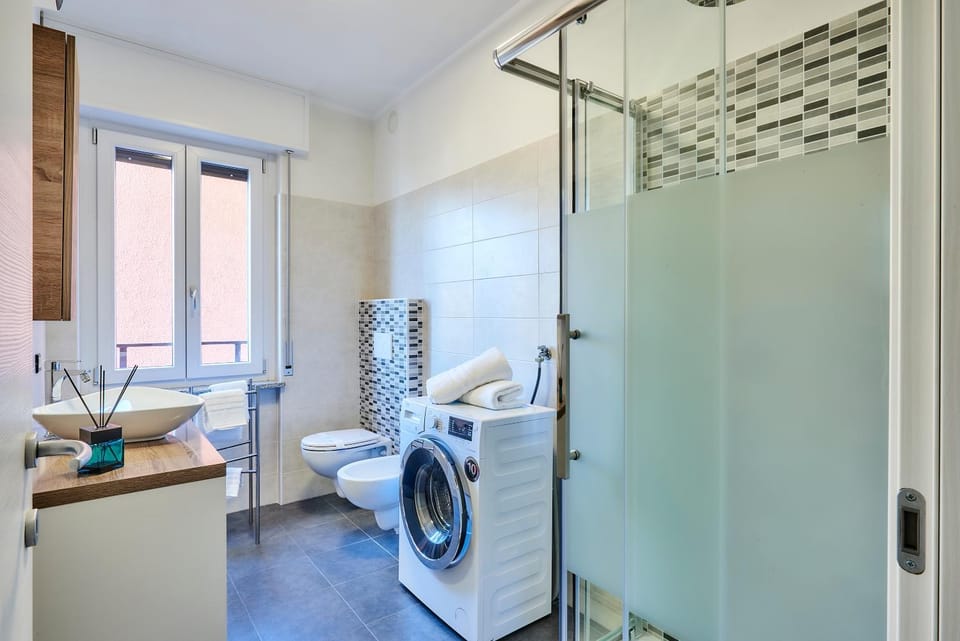 Shower, Toilet, Bathroom, bidet, towels, washing machine