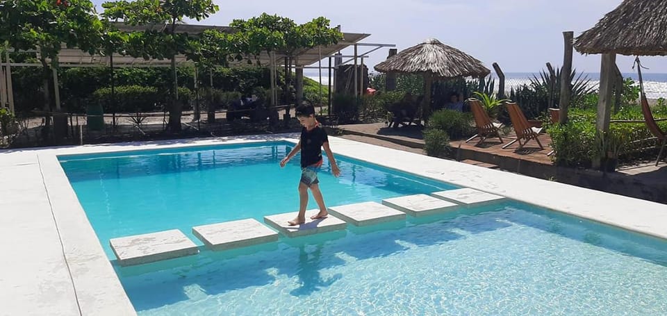 Capricho Beach House Bed and Breakfast in El Salvador