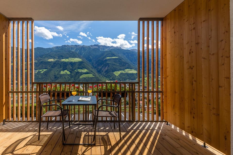 Balcony/Terrace, City view, Mountain view