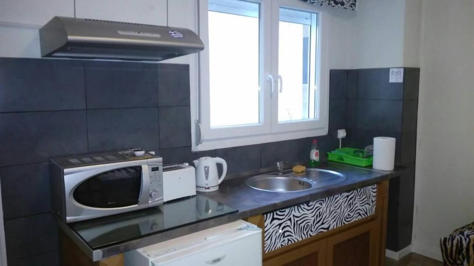 Prime Location Bright Studio City center Super 5G Wifi 200Mbps with32''TV Apartment in Thessaloniki