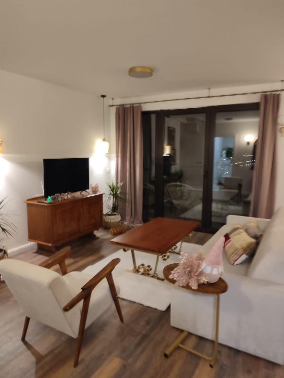 TV and multimedia, Living room, Seating area